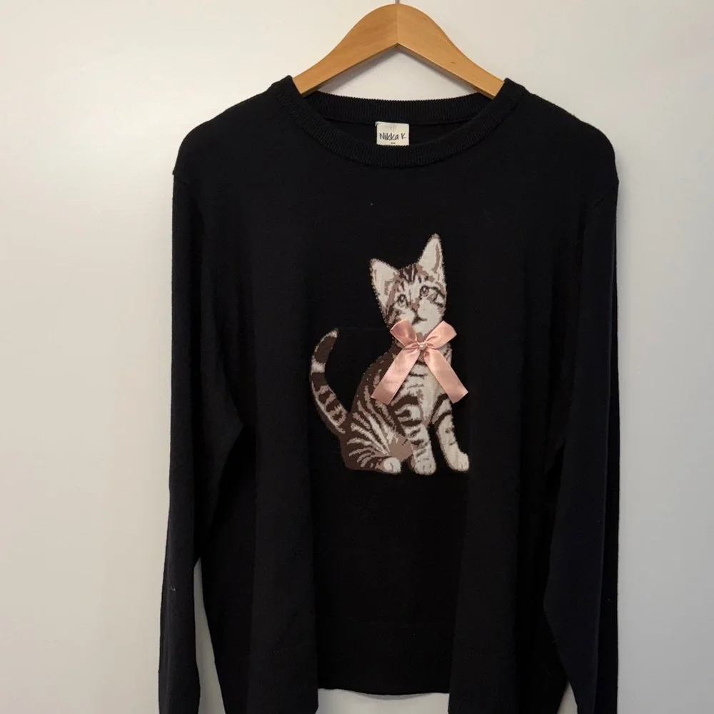 Black Sweater with Pink Bow Cat Design!